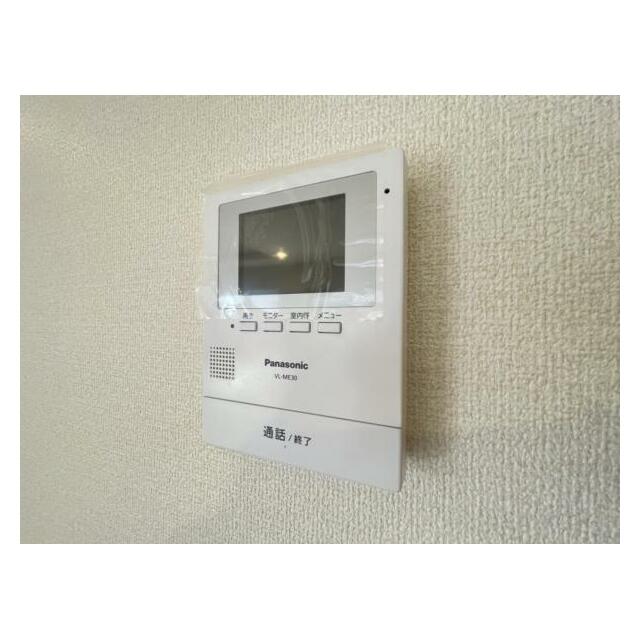 訪問者がひと目でわかるモニター付きインターホンを標準装備。お子さまのお留守番にも安心です！