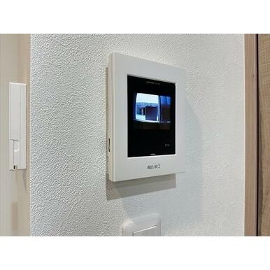 来客はモニターで確認できます