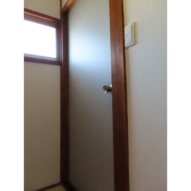 階段上のベランダヘのドア