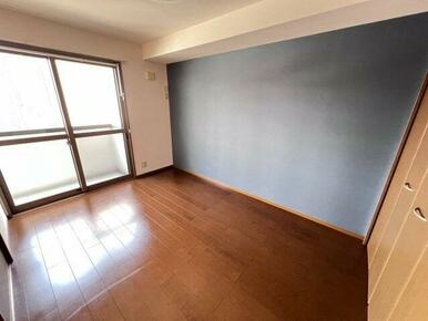 落ち着いた雰囲気の洋室です