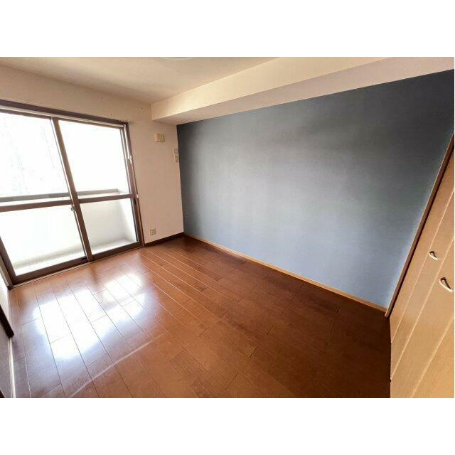 落ち着いた雰囲気の洋室です