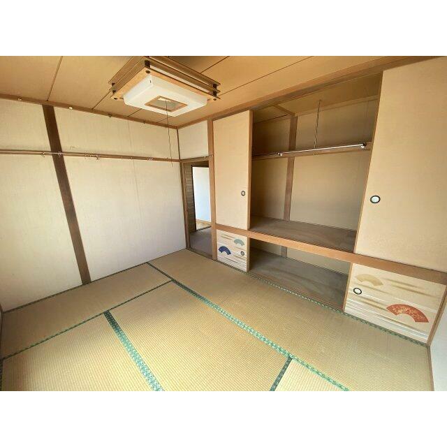 大きな押入がついています