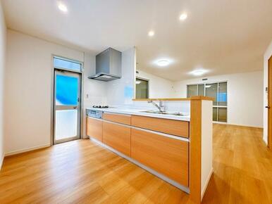 「キッチン」ハウステック製のシステムキッチンに新品交換済みです。