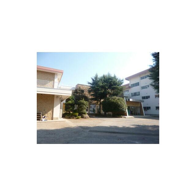 真岡西小学校　821ｍ/徒歩11分、車3分