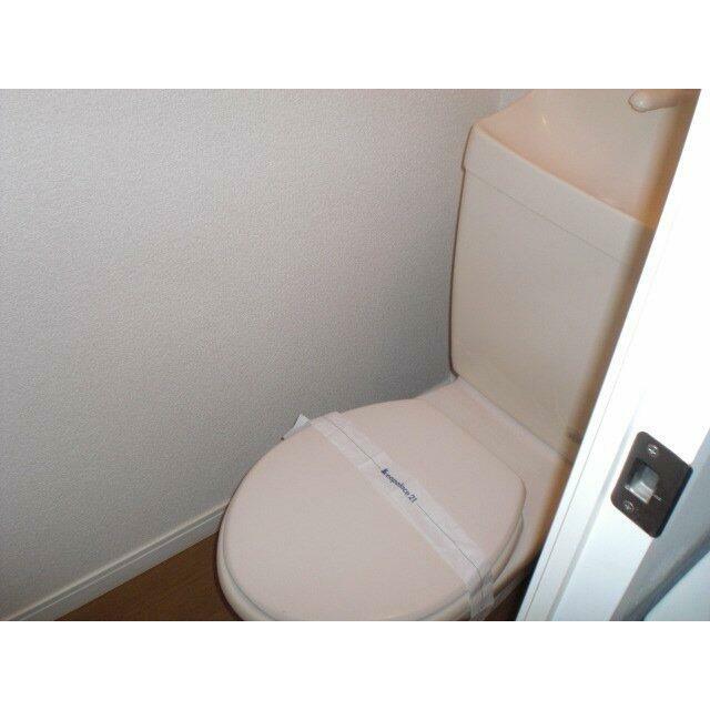 トイレはシンプルなタイプ。