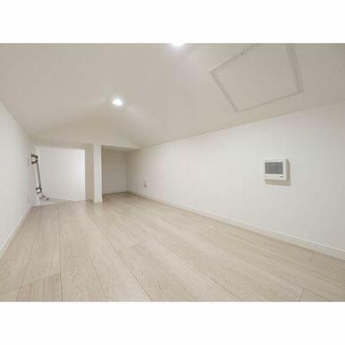 屋根裏収納