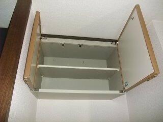 玄関吊戸棚