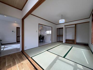 LDK横の1階和室　一体利用で広々