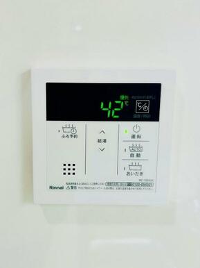 「設備」キッチン側からも給湯パネルの操作可能です。