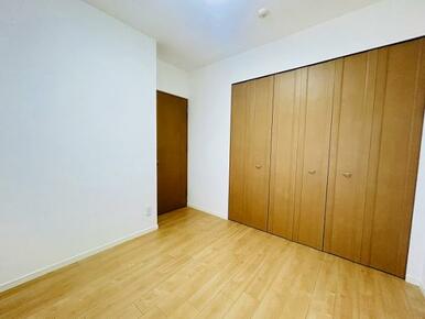 「北西側洋室」別角度からのお写真です。