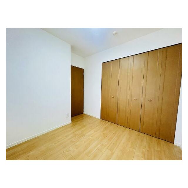 「北西側洋室」別角度からのお写真です。