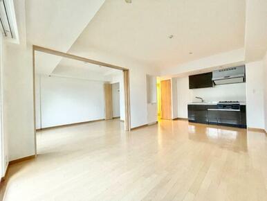 バルコニー側から見たお部屋♪