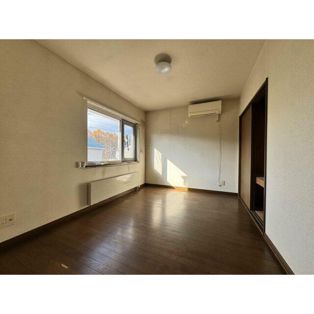 ２階洋室。こちらもエアコン付き