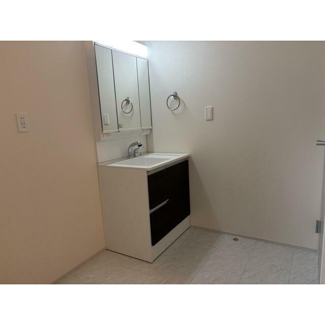 お化粧やヘアセットが楽しくなる洗面スペース（2号棟）