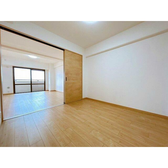 「南西側洋室」約４．５帖のお部屋です。