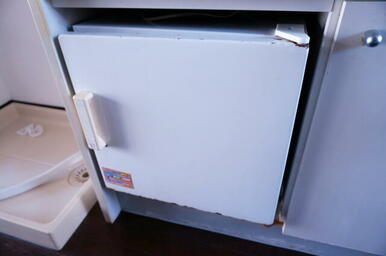 一人暮らしには必要不可欠なミニ冷蔵庫設置済み！
