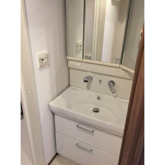 洗髪洗面化粧台（三面鏡）