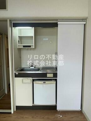 キッチンは収納付！調理器具など必要な物を収納できます☆