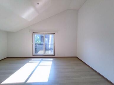 ミサワホームの天井は勾配天井が可能。天井が高く開放感があります。