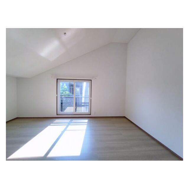 ミサワホームの天井は勾配天井が可能。天井が高く開放感があります。