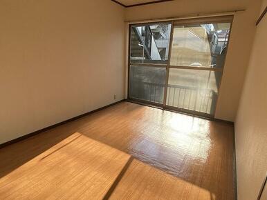 洋室５．５帖　※洋室にエアコン用のコンセント・配管なし（借主負担で工事相談可）