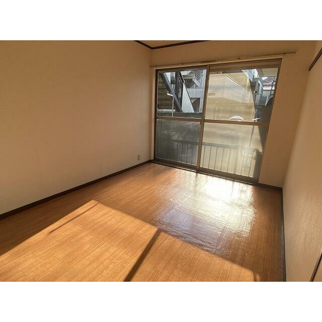 洋室５．５帖　※洋室にエアコン用のコンセント・配管なし（借主負担で工事相談可）