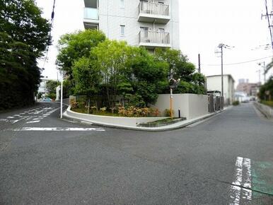 北西・東側道路