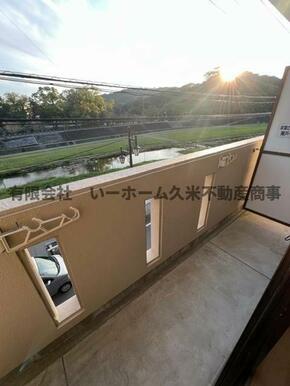 外からの目が気にならないバルコニーで洗濯物が干せます