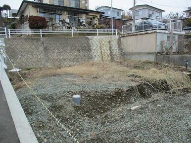 南側には水路があり、南隣地との間に距離があり、陽当り良好です！