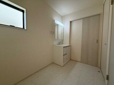 お化粧やヘアセットが楽しくなる洗面スペース（1号棟）