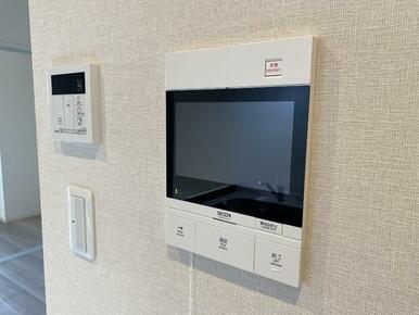 セコムのセキュリティ付きインターホン。セキュリティセットできるので、外出時も在宅時も安心。