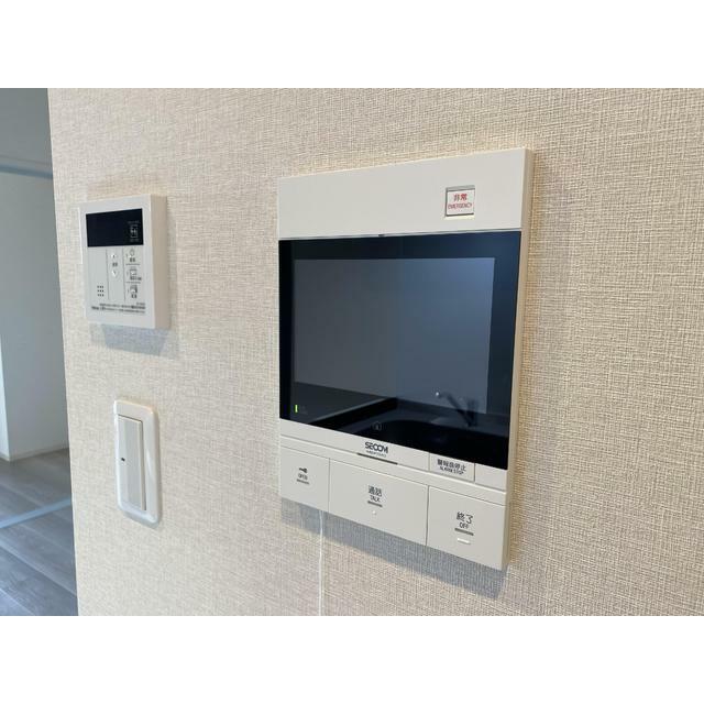 セコムのセキュリティ付きインターホン。セキュリティセットできるので、外出時も在宅時も安心。
