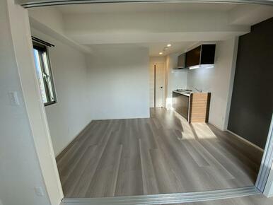 ダイニングテーブルやソファーも置けます！レイアウトが楽しみな間取りです。