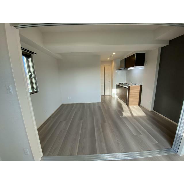 ダイニングテーブルやソファーも置けます！レイアウトが楽しみな間取りです。