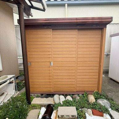 物置はタイヤやアウトレット用品置場としても利用できます◎