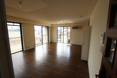 24帖のリビングダイニングキッチン