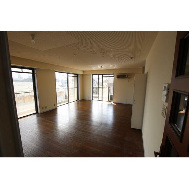 24帖のリビングダイニングキッチン