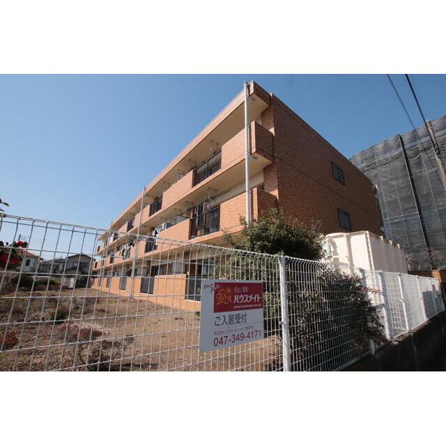 外観（鉄筋コンクリート造３階建て）