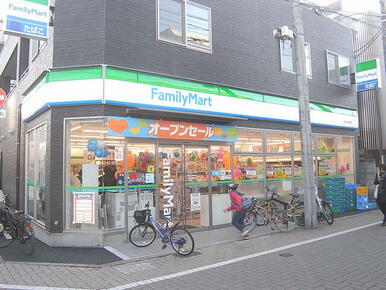 ファミリーマート尾山台駅南店