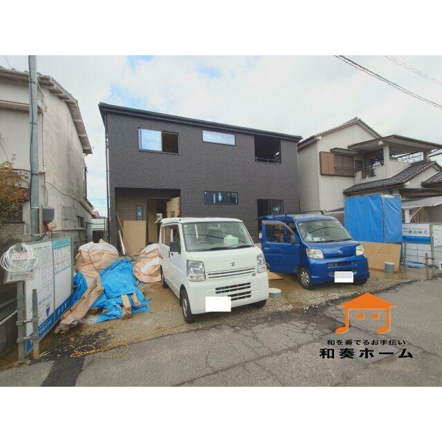 入居者以外の出入りが少ないので小さいお子様にも安心安全で、車庫入れも余裕を持ってできます。
