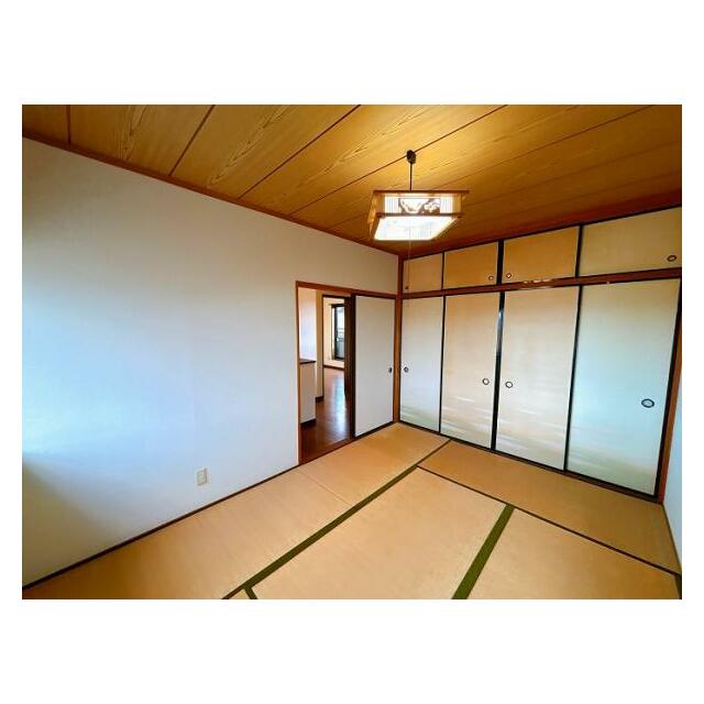 「2階和室」クロスを張り替えました。