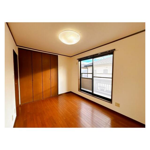 「2階南西洋室」クロスを張り替えました。