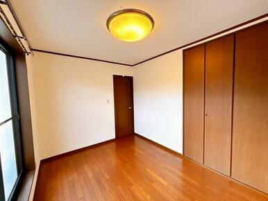 「2階南東洋室」クロスを張り替えました。