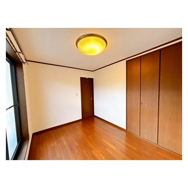 「2階南東洋室」クロスを張り替えました。