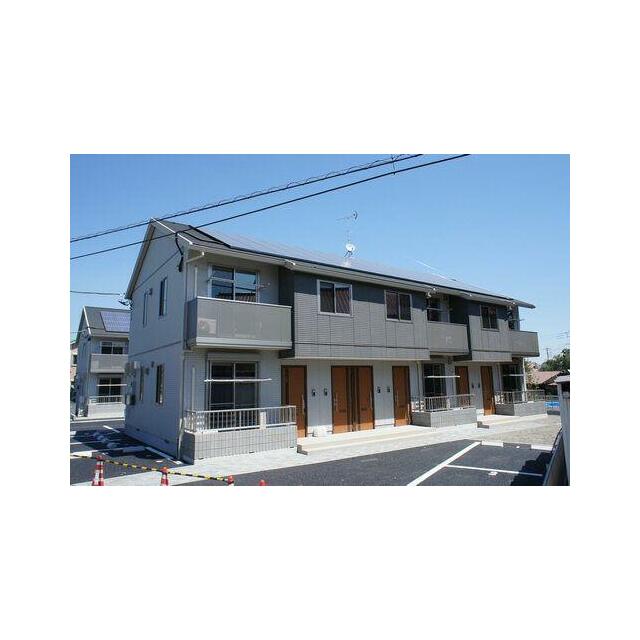 切り妻屋根にホワイトの外壁はひときわ個性的な外観になっています！！