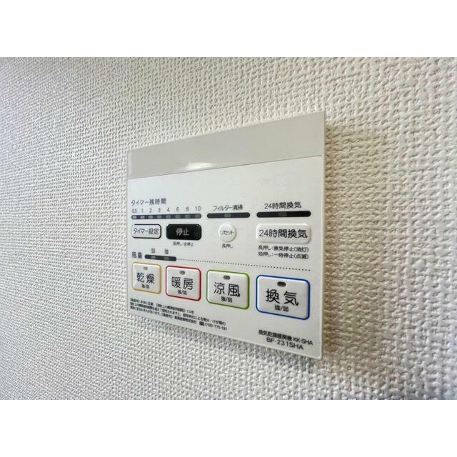 浴室暖房乾燥機は、入浴時以外の衣類乾燥室としても利用できるので雨の日のお洗濯も解決！