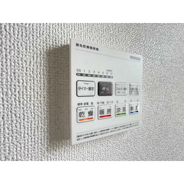 浴室暖房乾燥機は、入浴時以外の衣類乾燥室としても利用できるので雨の日のお洗濯も解決！