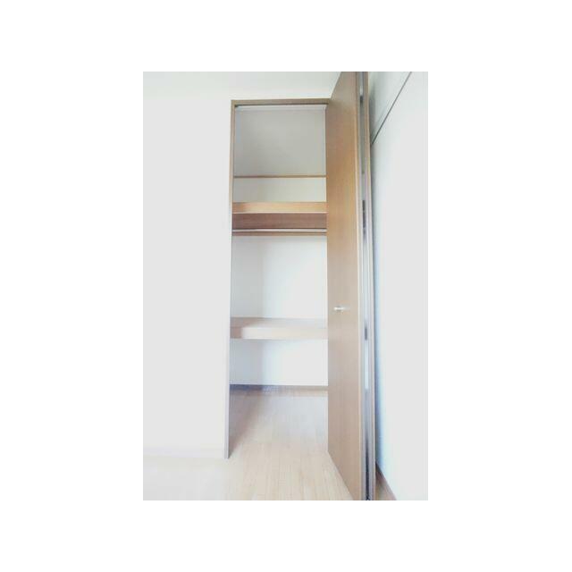 奥行きのあるクローゼットです★★収納量も豊富です★★ハンガーパイプがついておりますのでお洋服をキレ…