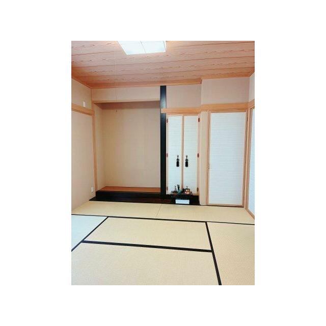 天井が高めで開口部も高い和室！