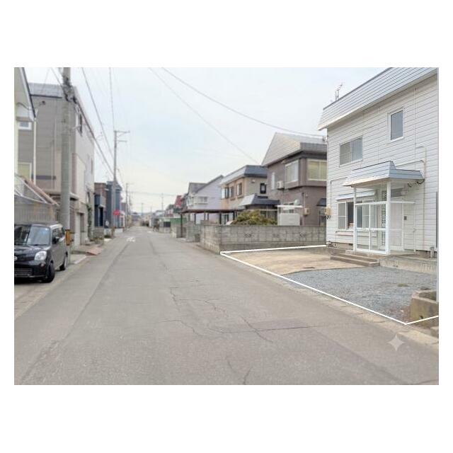 南側前面道路の状況。公道、幅員約6.5ｍ。